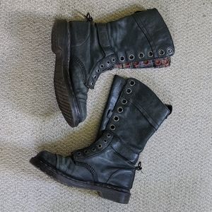 Dr Martens Triumph 1914 W in Black Noir